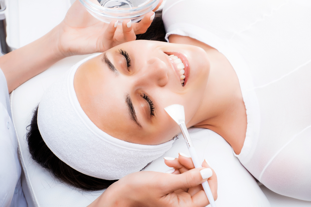 Tout ce que vous devez savoir sur les peelings chimiques chemical peel need to know
