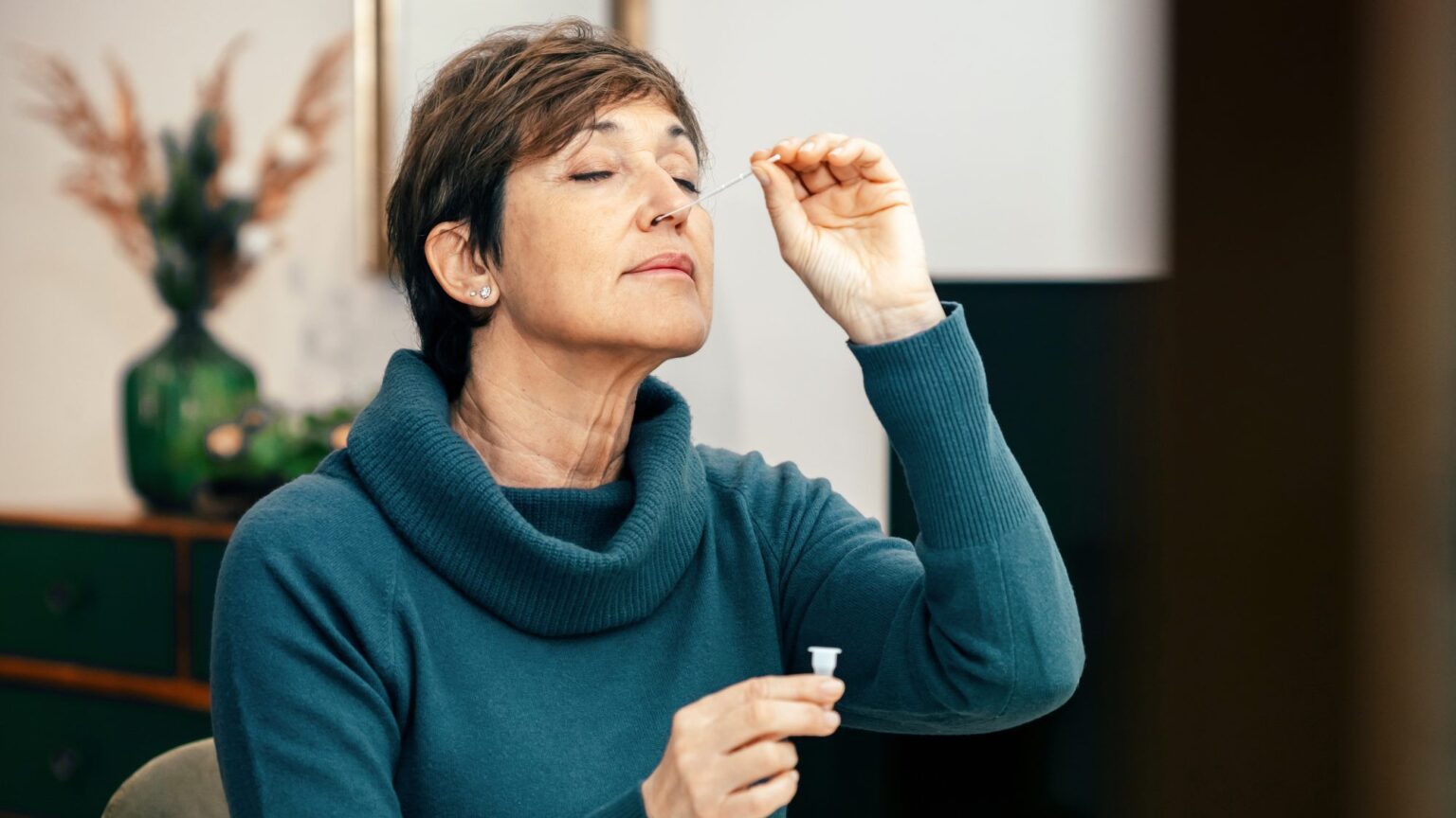 La FDA autorise un nouveau test combiné à domicile pour le Covid, la grippe et le VRS