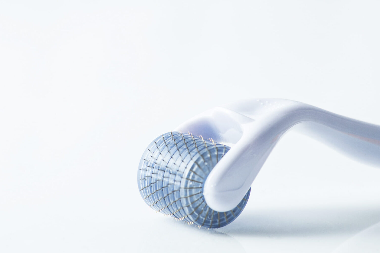 Roller Microneedle Delivery of Lidocaine Cream favorise l'effet analgésique