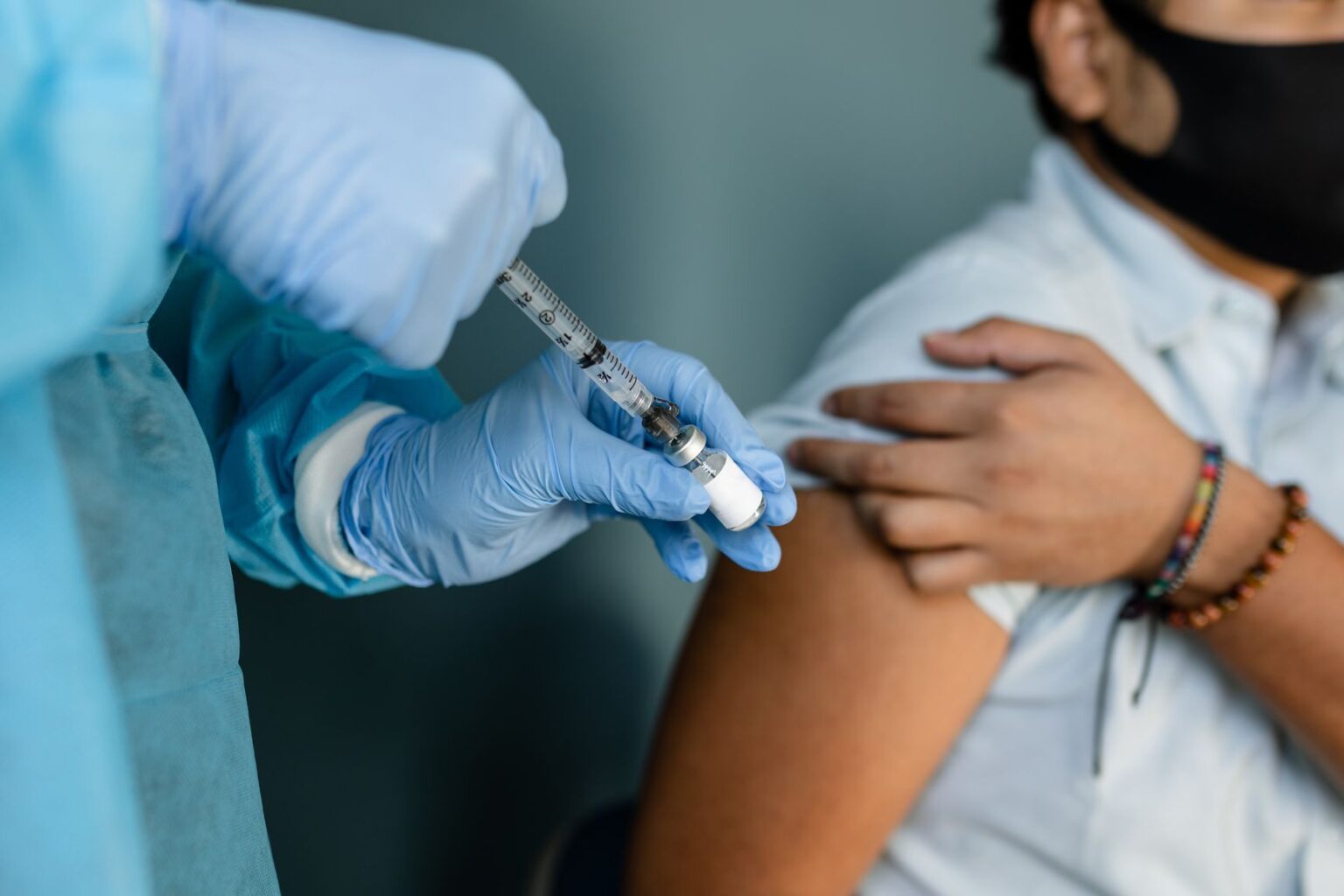 Qui peut et devrait recevoir le vaccin contre la variole du singe ?