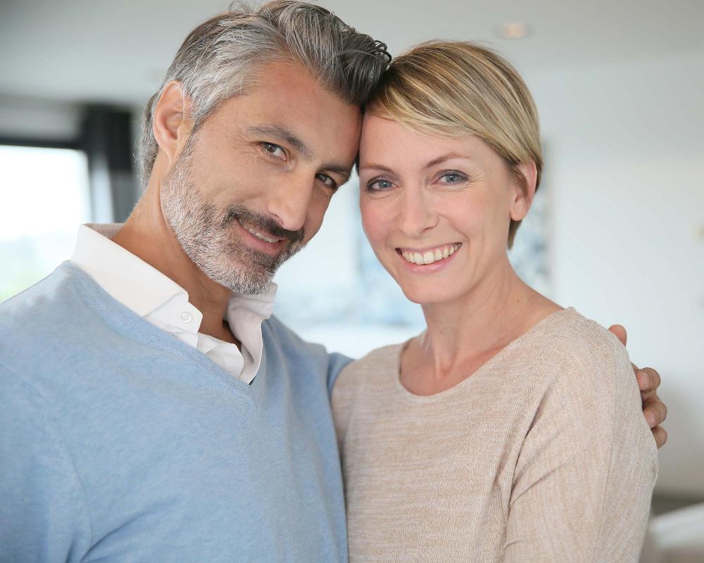 La chirurgie esthétique des couples par décennie
