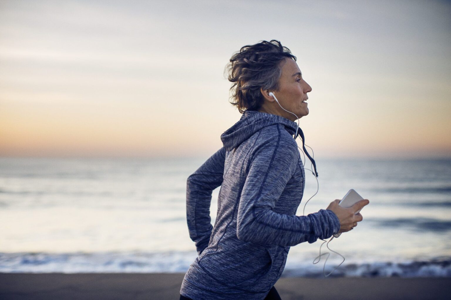 Le jogging, les sports de raquette et d’autres activités de loisirs peuvent réduire le risque de décès chez les personnes âgées Le jogging, les sports de raquette et d'autres activités de loisirs peuvent réduire le risque de décès chez les personnes âgées