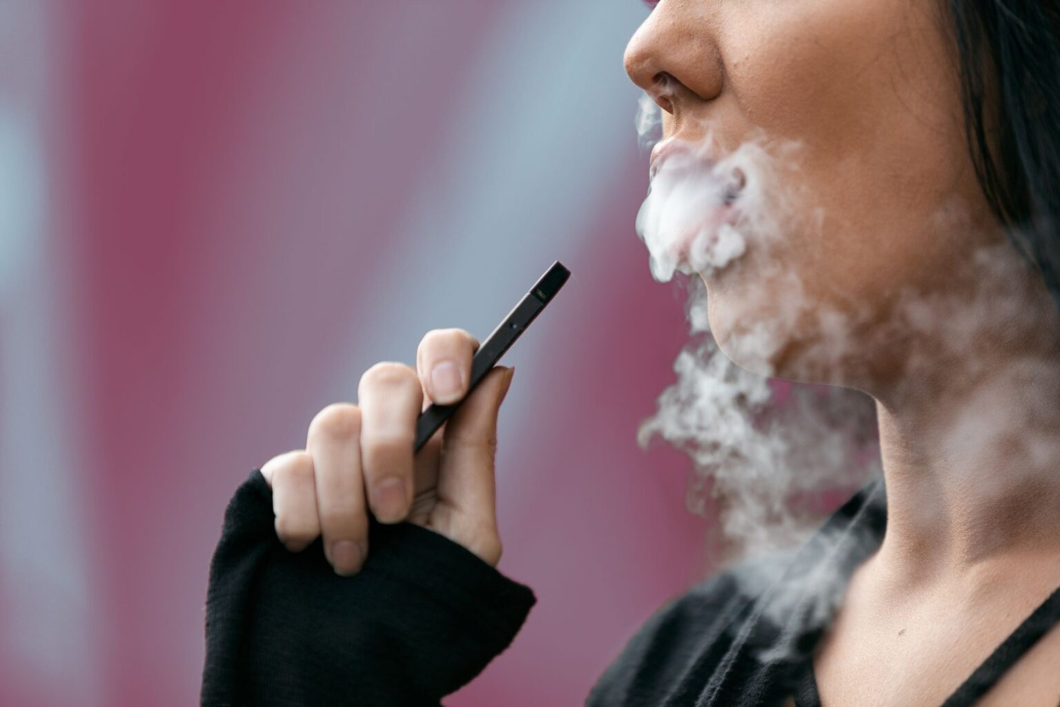 Le vapotage est lié à un risque accru de COVID-19, selon une nouvelle étude