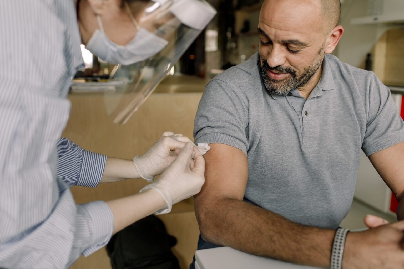 Nouveaux effets secondaires d’Omicron Booster : à quoi s’attendre des vaccins bivalents Nouveaux effets secondaires d'Omicron Booster : à quoi s'attendre des vaccins bivalents