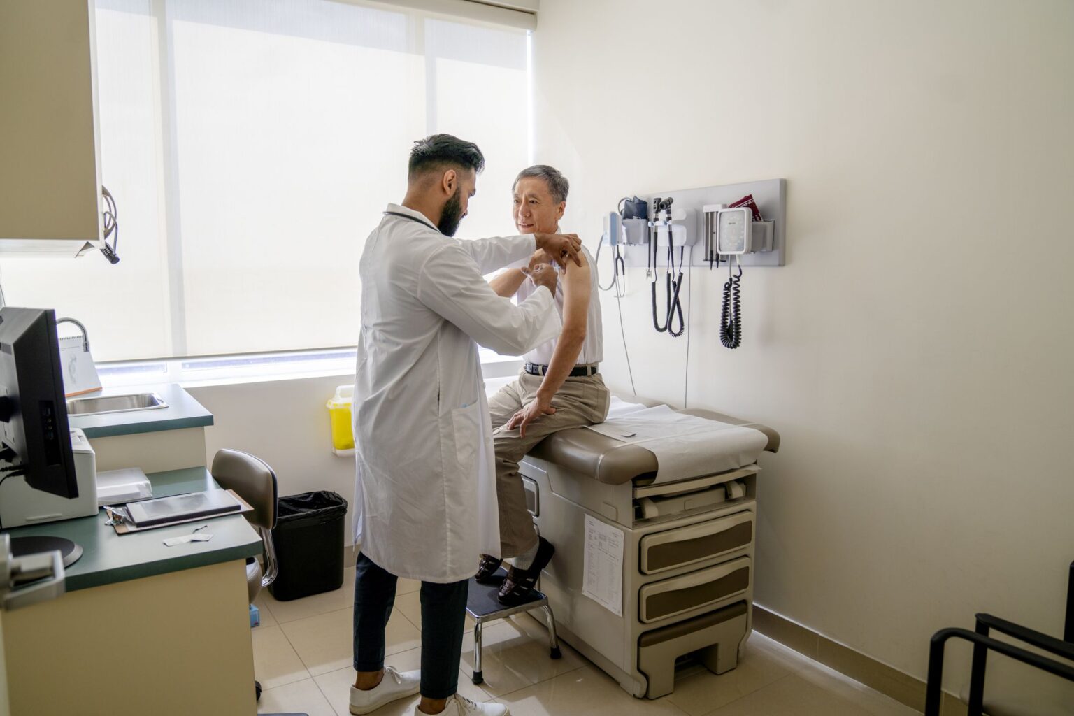 Le CDC recommande des vaccins antigrippaux plus puissants pour les personnes de 65 ans et plus cette saison - voici pourquoi