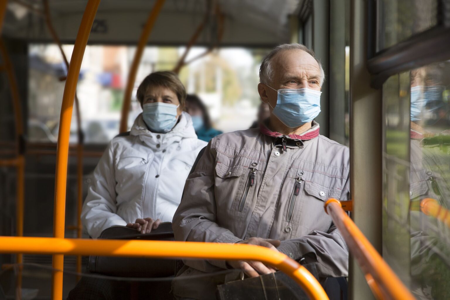 Qu'est-ce qu'une « triplédémie » ?  Les experts préviennent que le COVID, la grippe et le VRS pourraient converger cet hiver