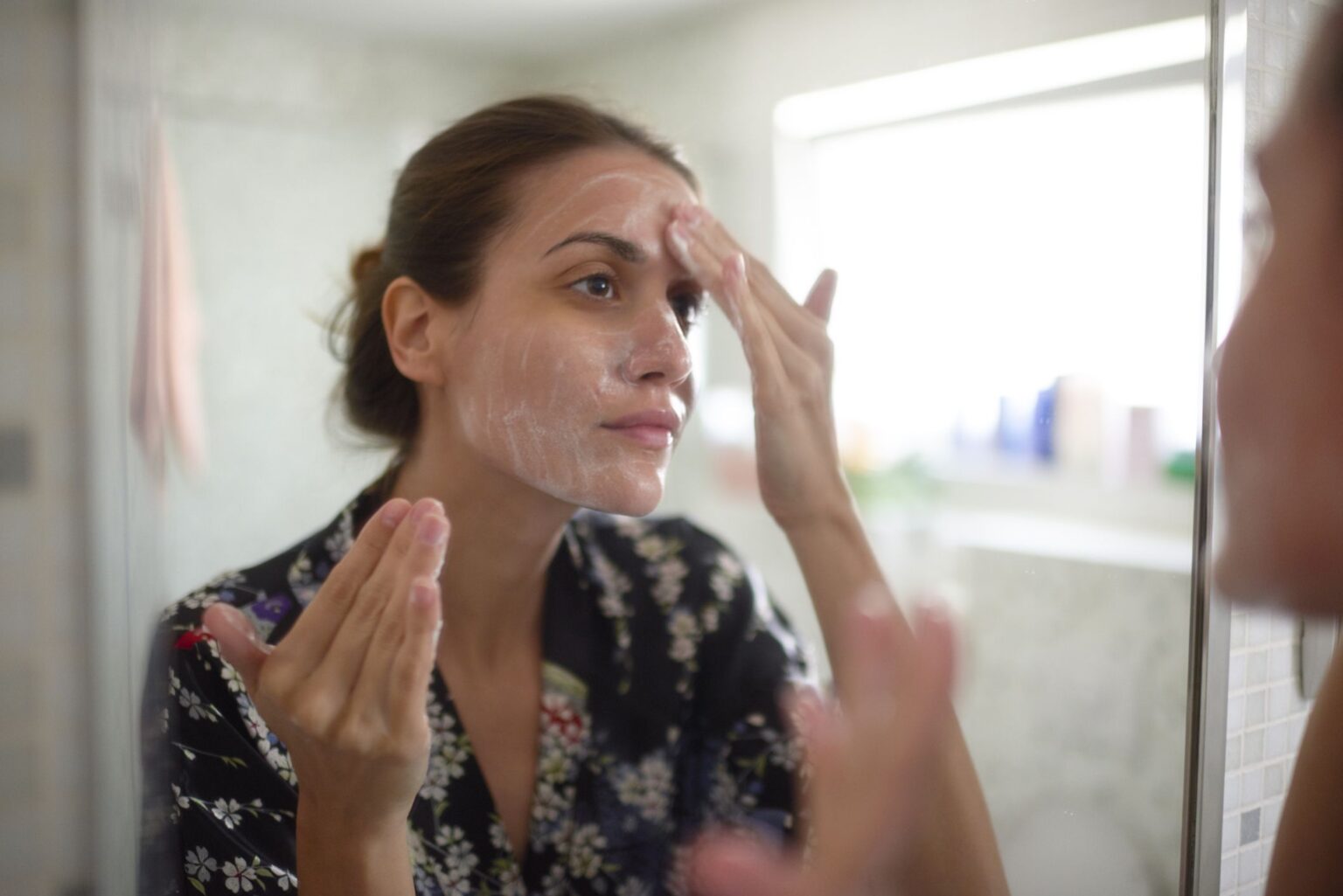 TikTok dit que le shampooing antipelliculaire peut aider à éliminer l’acné – les dermatologues sont-ils d’accord ? TikTok dit que le shampooing antipelliculaire peut aider à éliminer l'acné - les dermatologues sont-ils d'accord ?