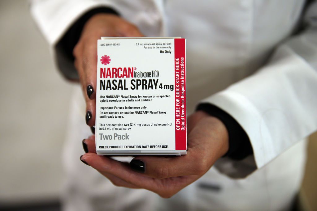 La FDA déclare que certains produits à base de naloxone peuvent être sûrs et efficaces pour une utilisation en vente libre