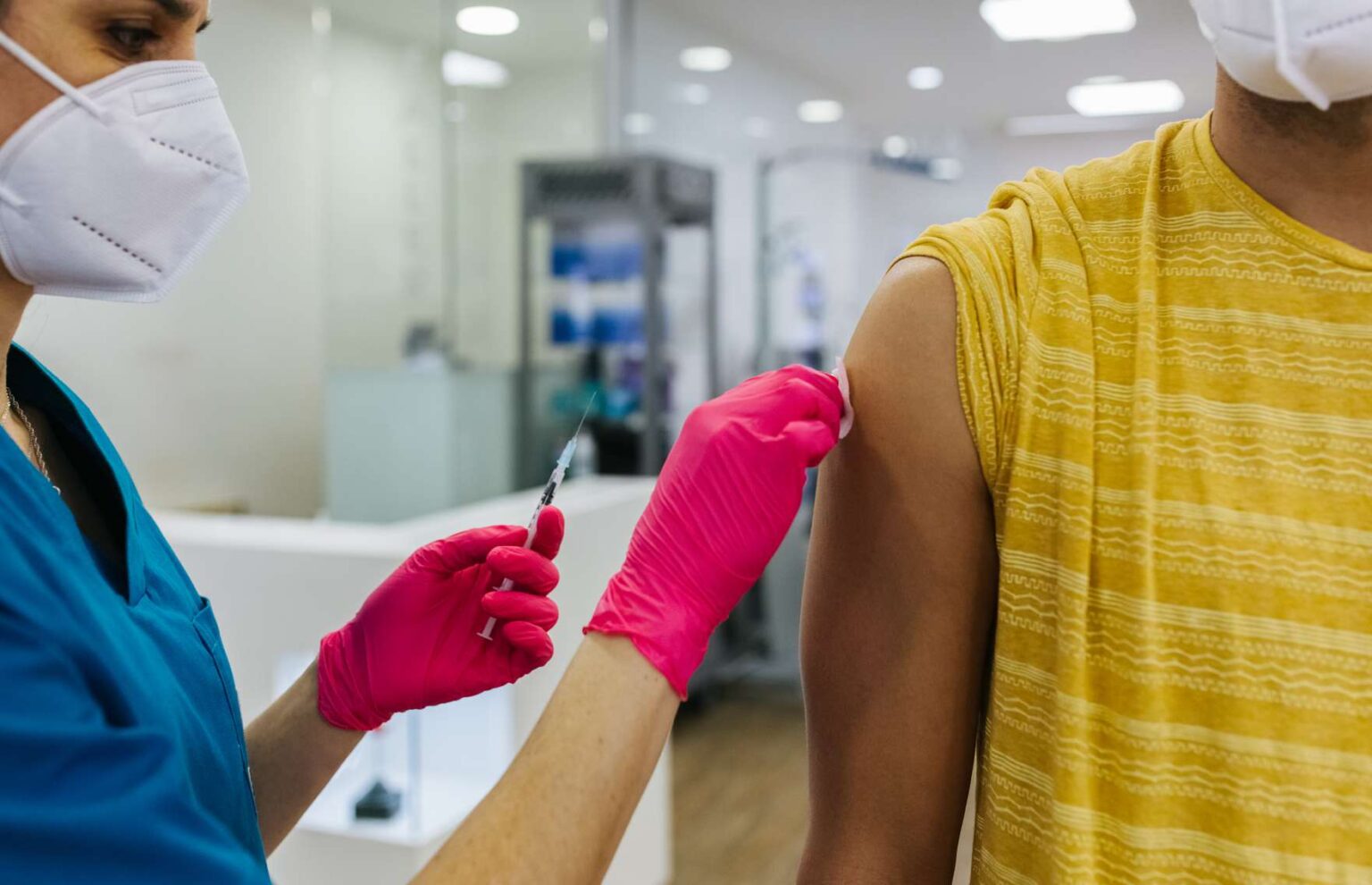 Le panel de la FDA approuve les vaccins COVID mis à jour pour tous, quel que soit le statut de vaccination