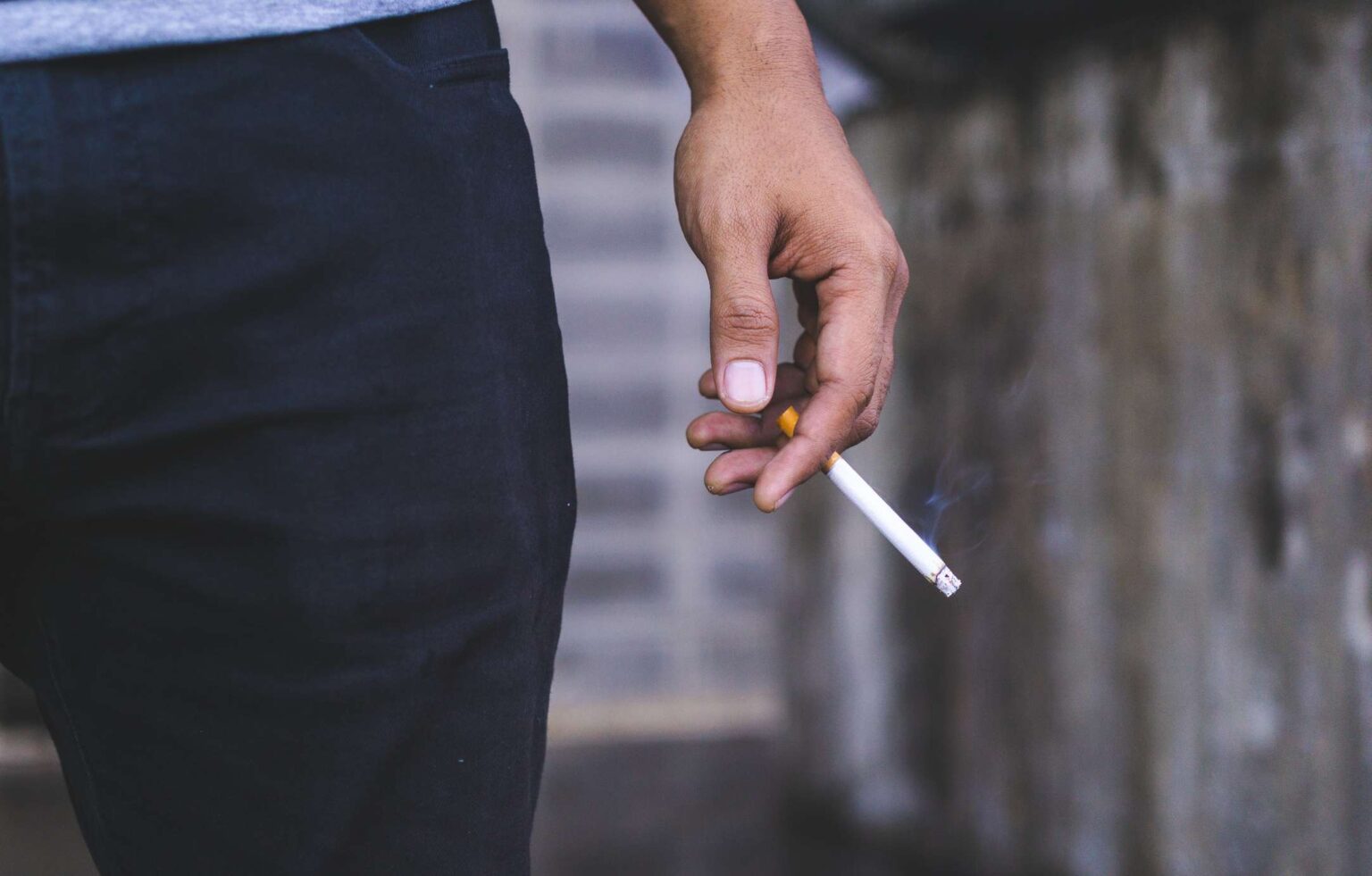 Un nouveau collier intelligent pourrait aider les fumeurs à éviter les rechutes et à arrêter de fumer pour de bon