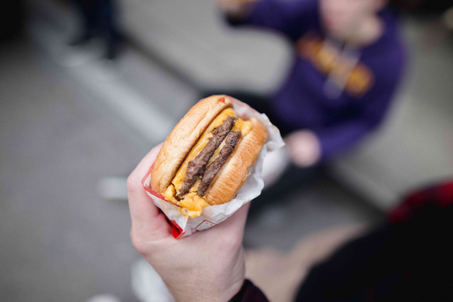 Pouvez-vous vraiment perdre du poids avec un régime exclusivement McDonald's ?  C'est plus compliqué que vous ne le pensez