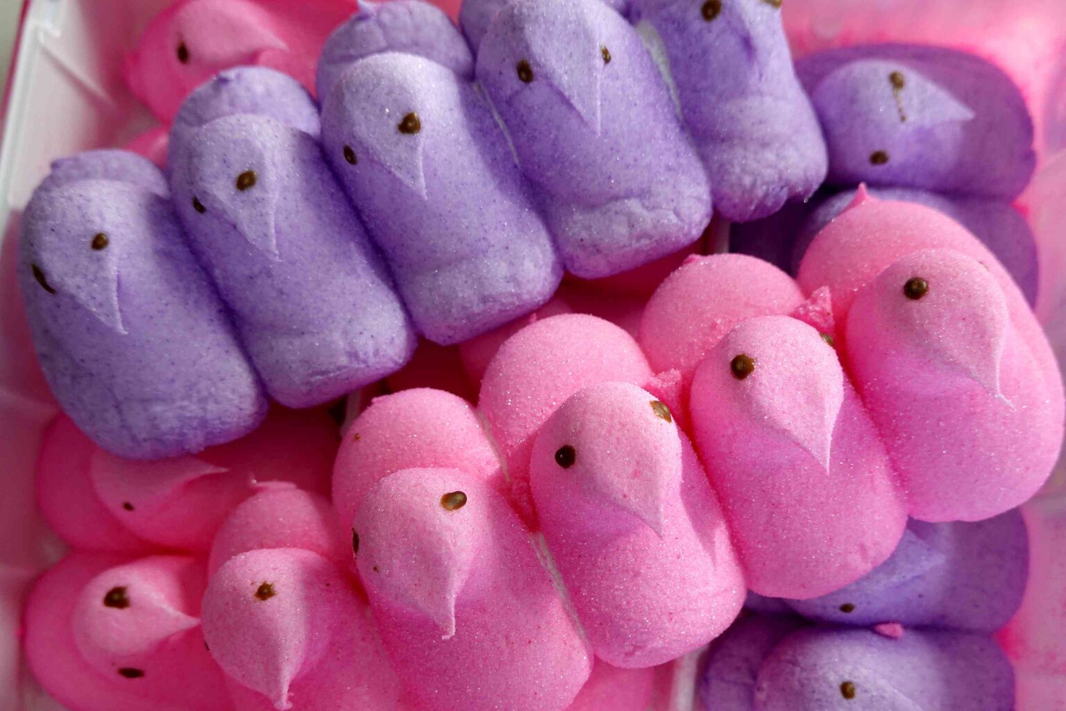 Peeps auraient été fabriqués avec un ingrédient "causant le cancer" - Devriez-vous vous inquiéter du colorant rouge 3 ?