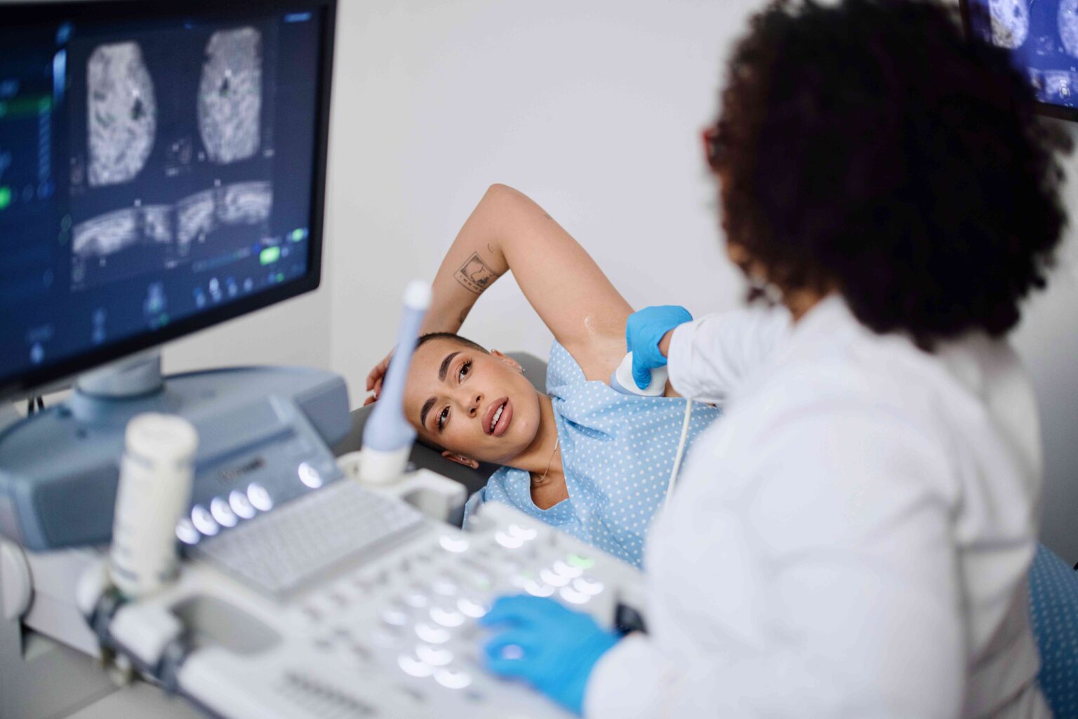 Selon une étude, les coûts d’imagerie de suivi du cancer du sein dissuadent les gens de se faire soigner Selon une étude, les coûts d'imagerie de suivi du cancer du sein dissuadent les gens de se faire soigner