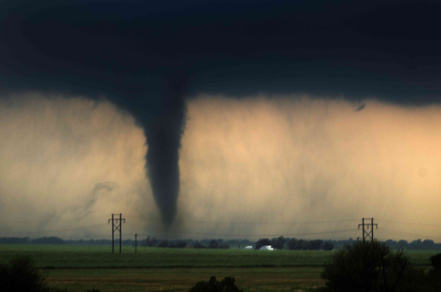 Rester en sécurité pendant une tornade : ce que vous devez savoir Rester en sécurité pendant une tornade : ce que vous devez savoir