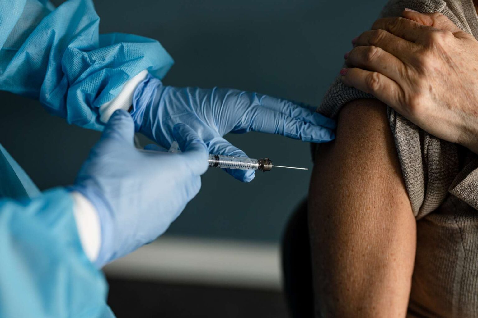 La FDA approuve le tout premier vaccin contre le VRS pour les adultes de 60 ans et plus La FDA approuve le tout premier vaccin contre le VRS pour les adultes de 60 ans et plus