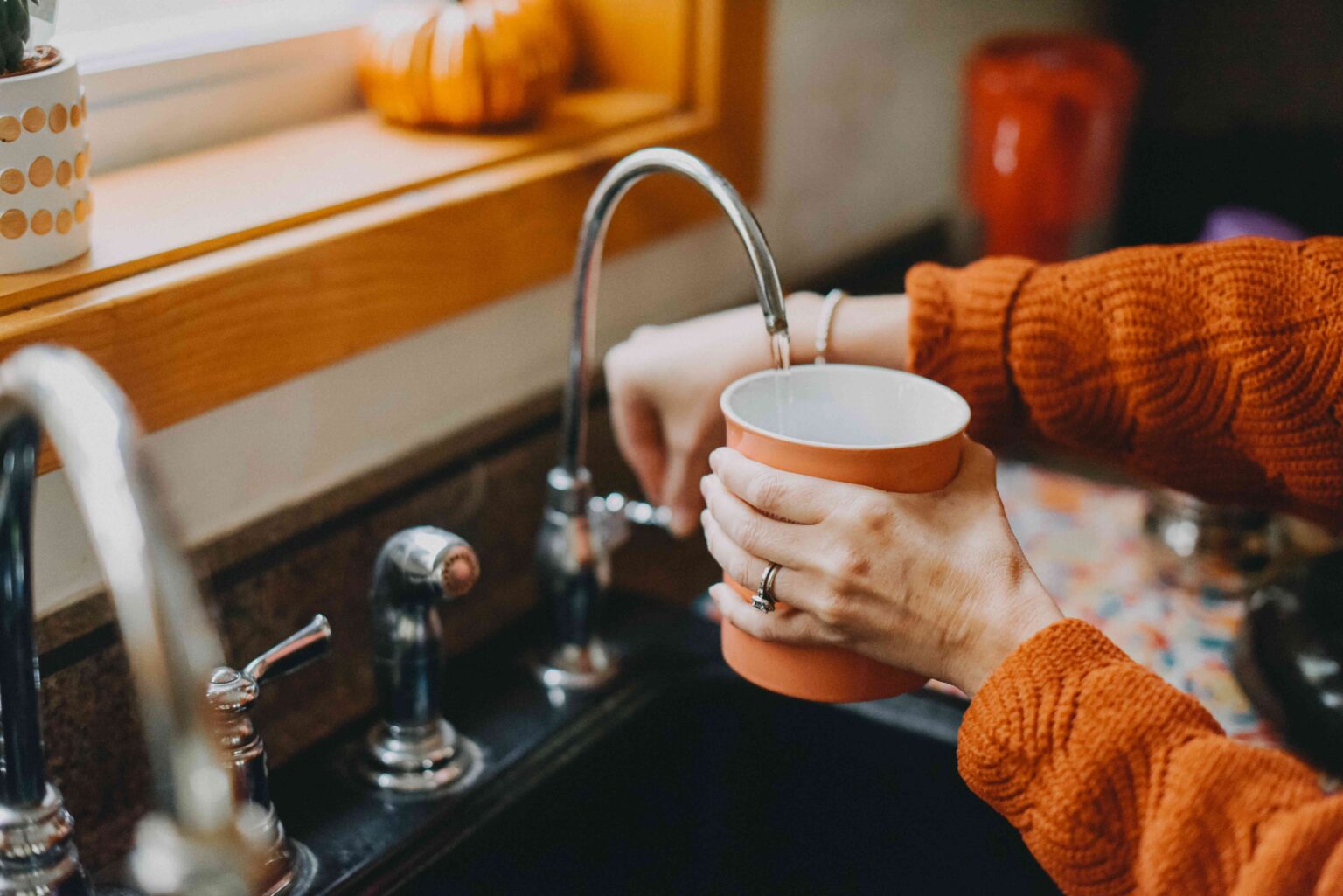 Étude : près de la moitié de l'eau du robinet aux États-Unis contient des "produits chimiques pour toujours"