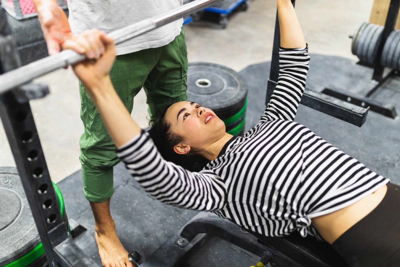 Lourd ou léger, tous les types d'haltérophilie renforcent la force et les muscles