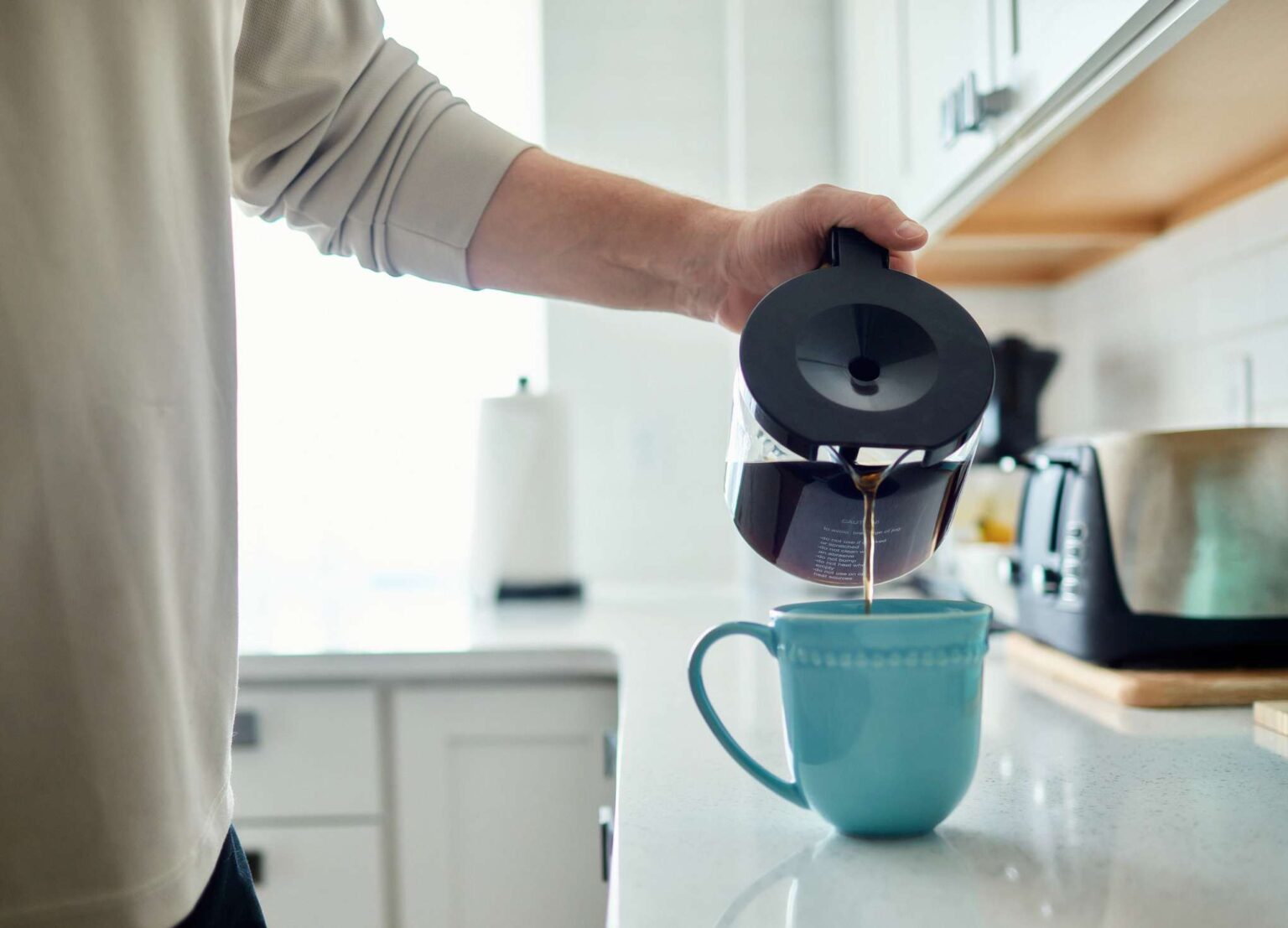 Boire du café pourrait vous aider à gérer votre poids, à condition d'éviter le sucre