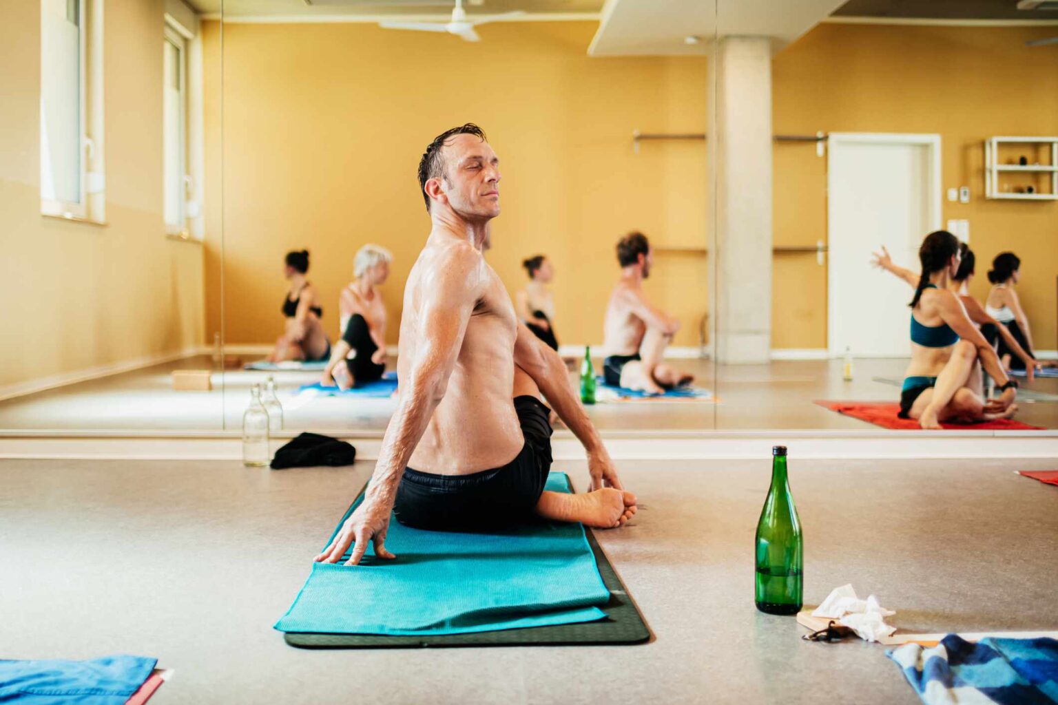 Le yoga chaud pourrait aider à traiter les symptômes de la dépression, selon une étude Le yoga chaud pourrait aider à traiter les symptômes de la dépression, selon une étude