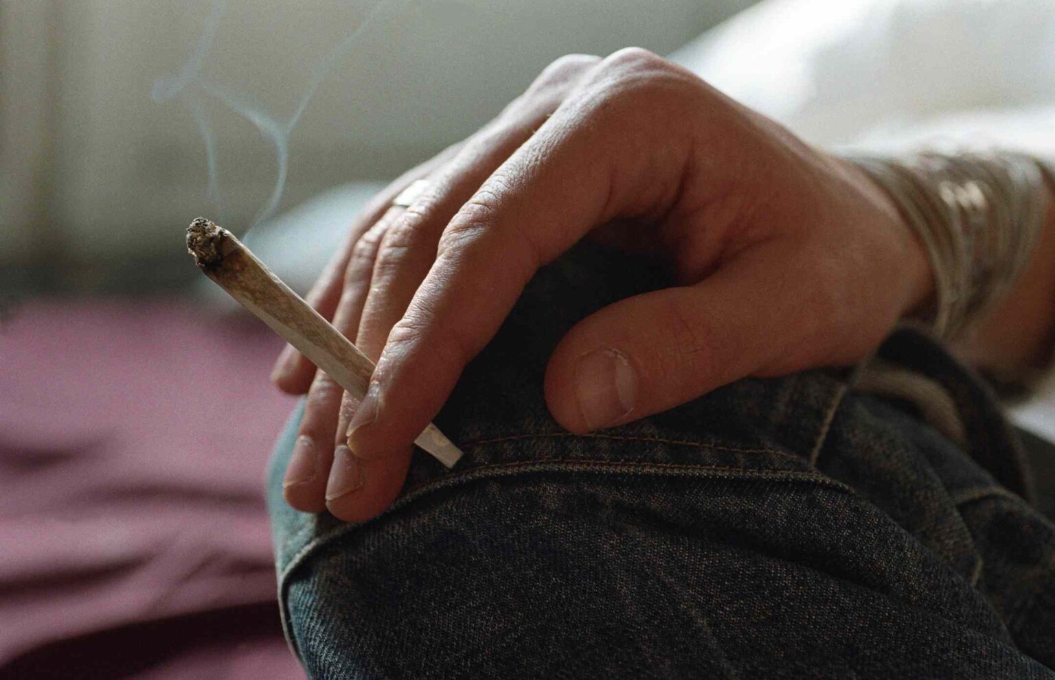 Une nouvelle recherche suggère que la consommation régulière de marijuana augmente le risque de crise cardiaque et d’accident vasculaire cérébral Une nouvelle recherche suggère que la consommation régulière de marijuana augmente le risque de crise cardiaque et d'accident vasculaire cérébral