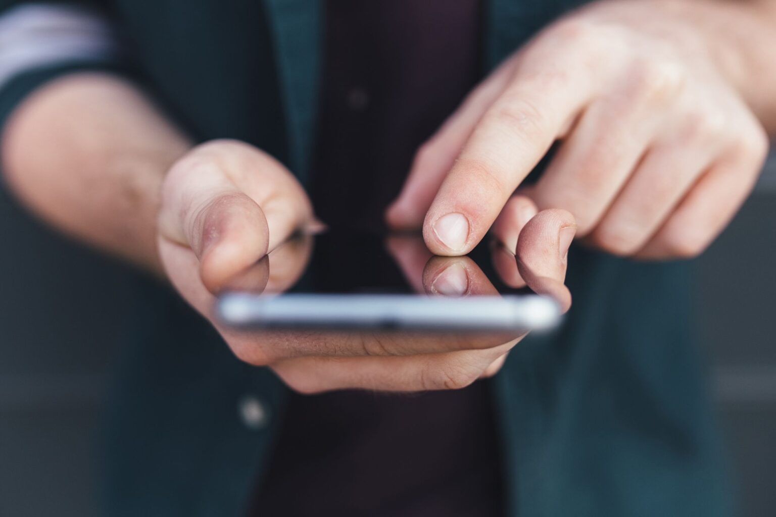 Une utilisation élevée du téléphone portable est liée à une baisse de la qualité du sperme, selon une étude