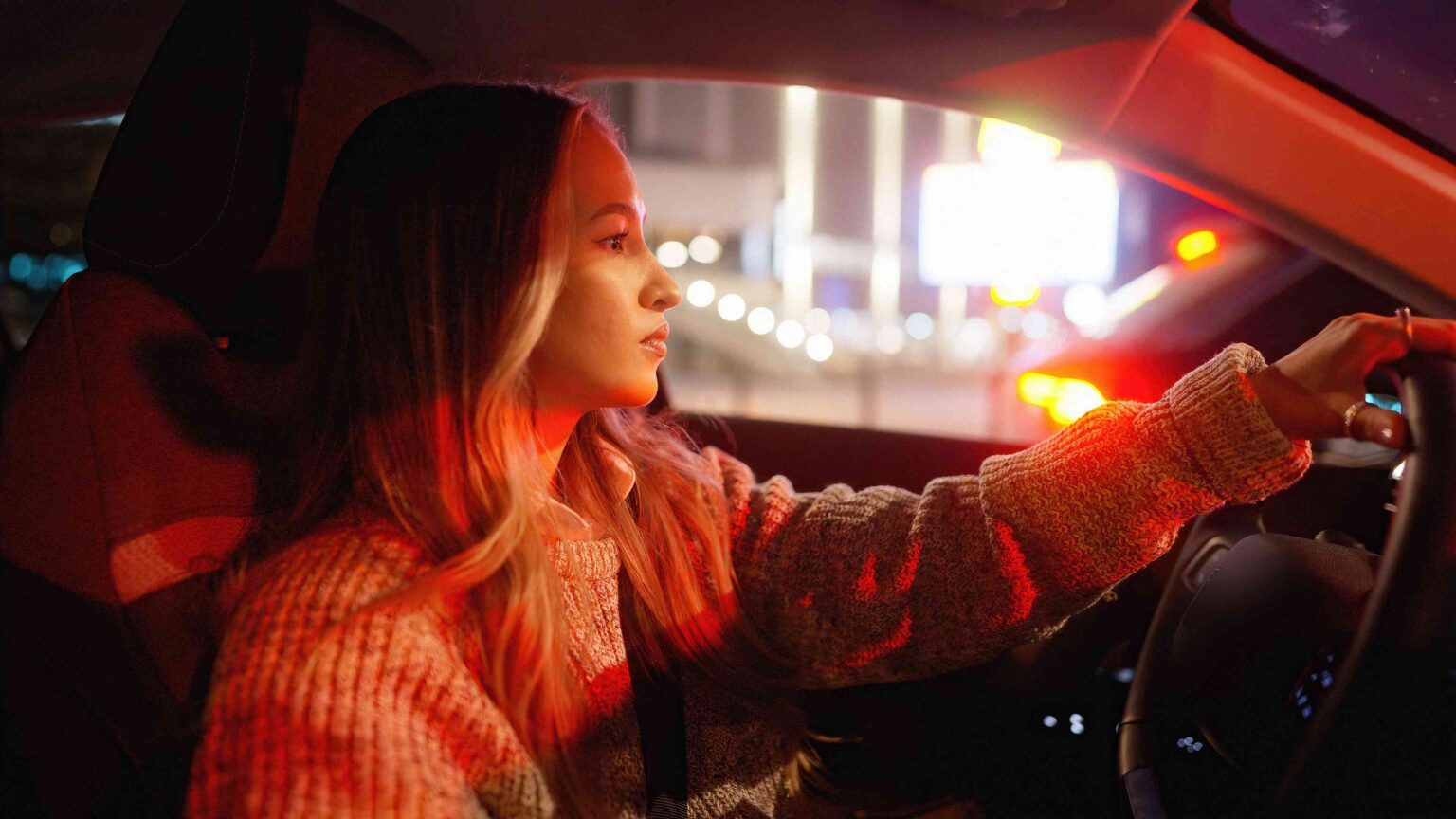 Les lumières des fêtes peuvent avoir un impact sur l’astigmatisme : les experts recommandent ces conseils de sécurité au volant Les lumières des fêtes peuvent avoir un impact sur l'astigmatisme : les experts recommandent ces conseils de sécurité au volant