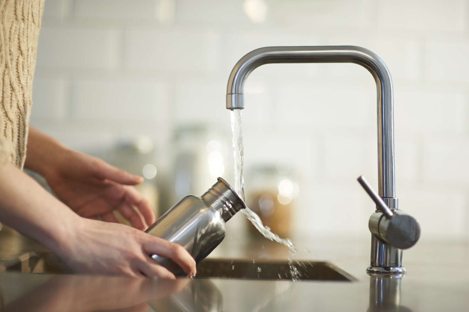 À quelle fréquence devez-vous laver votre bouteille réutilisable, même si vous ne l’utilisez que pour l’eau À quelle fréquence devez-vous laver votre bouteille réutilisable, même si vous ne l'utilisez que pour l'eau