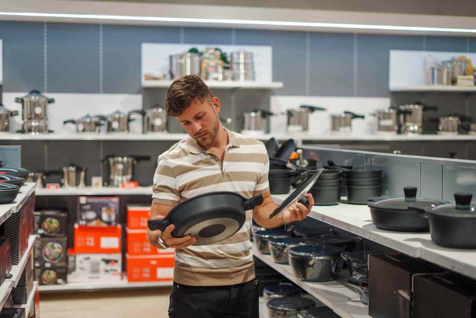 Dans quelle mesure votre batterie de cuisine est-elle sûre ? Les experts se prononcent sur la céramique, le téflon, l’acier inoxydable et le verre Dans quelle mesure votre batterie de cuisine est-elle sûre ? Les experts se prononcent sur la céramique, le téflon, l'acier inoxydable et le verre
