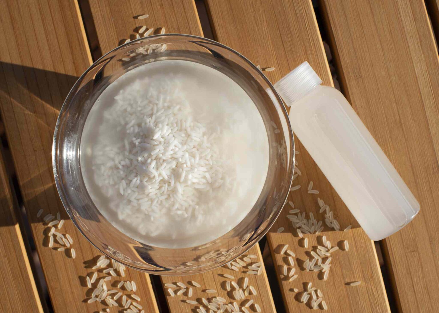 L’eau de riz aide-t-elle à la croissance des cheveux ?  Les dermatologues se penchent sur la tendance des médias sociaux