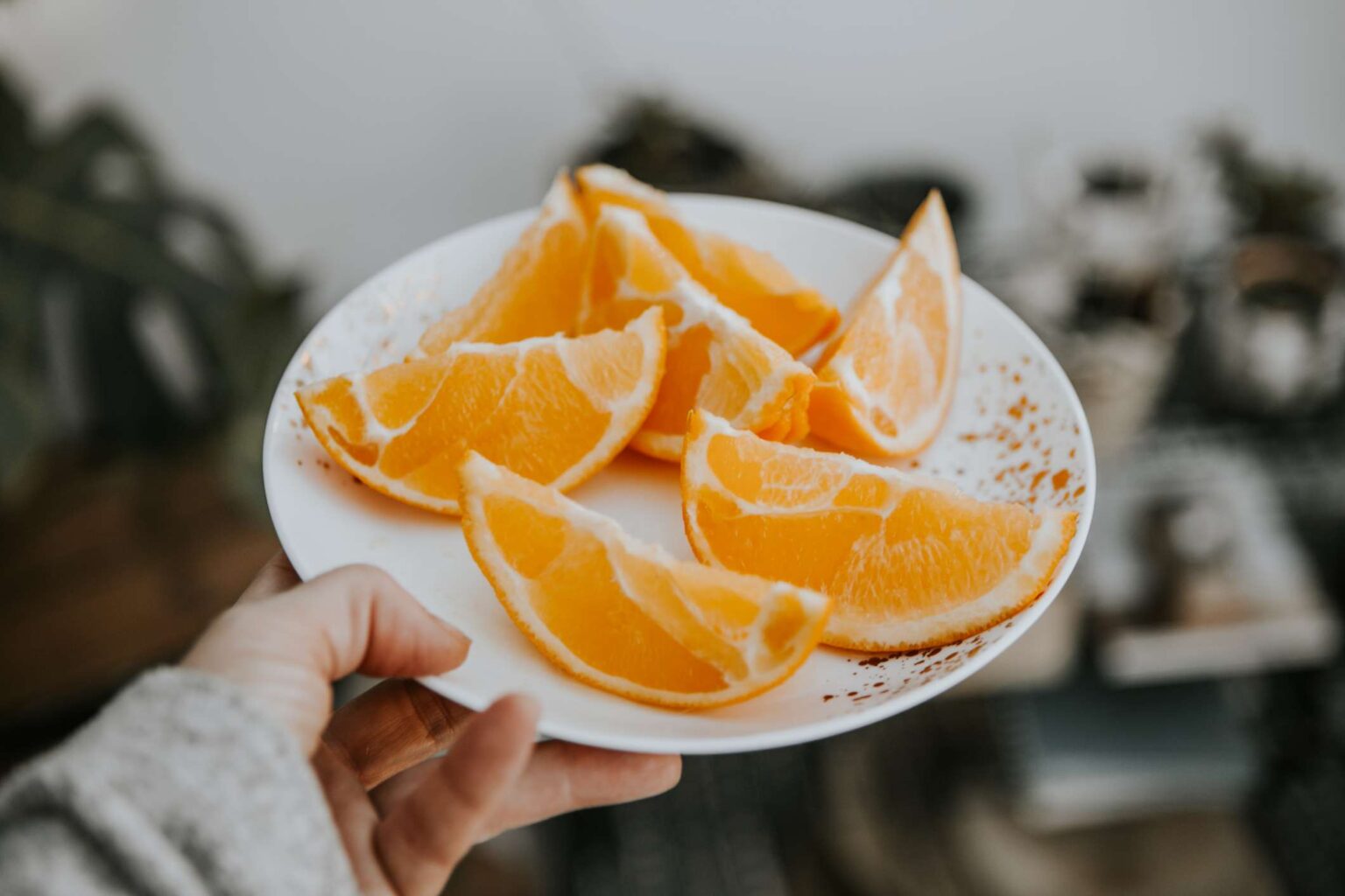 Manger une orange entière (écorce incluse) peut-il vraiment vous aider à faire caca ? Manger une orange entière (écorce incluse) peut-il vraiment vous aider à faire caca ?