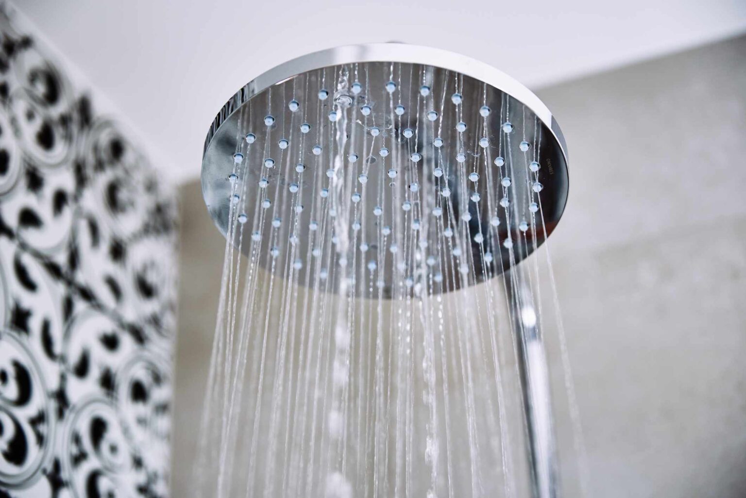 Les pommes de douche filtrées prétendent améliorer la santé de la peau et des cheveux, mais en avez-vous vraiment besoin ? Les pommes de douche filtrées prétendent améliorer la santé de la peau et des cheveux, mais en avez-vous vraiment besoin ?
