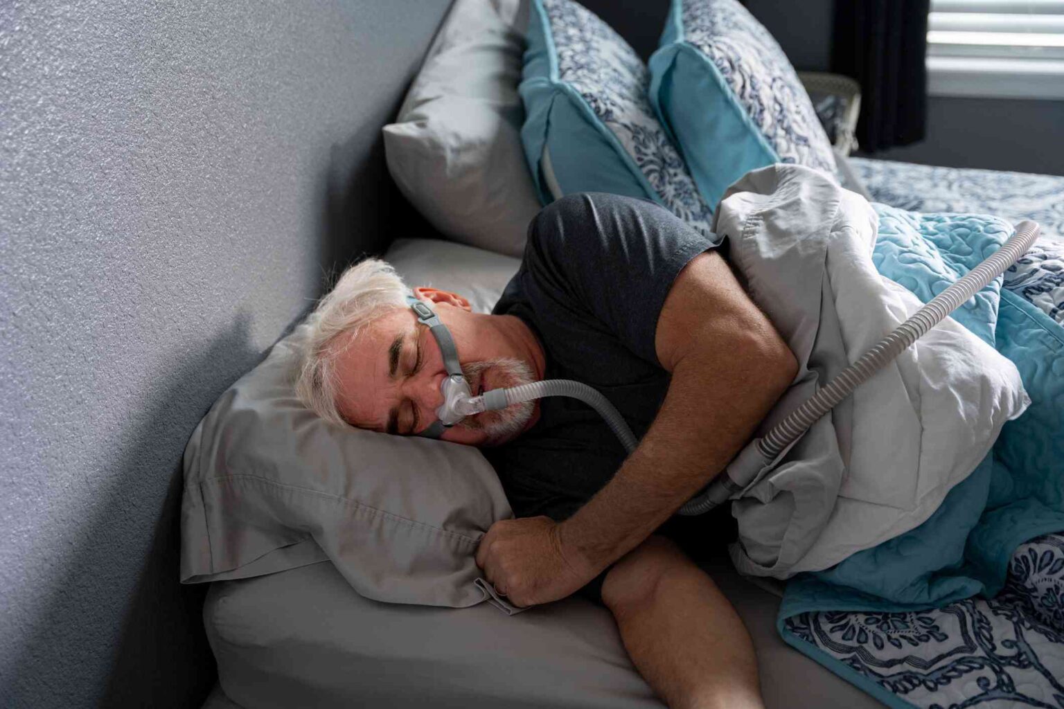 Dormir moins de 7 heures chaque nuit est lié à un risque de mortalité plus élevé chez les personnes souffrant d'apnée du sommeil Dormir moins de 7 heures chaque nuit est lié à un risque de mortalité plus élevé chez les personnes souffrant d'apnée du sommeil