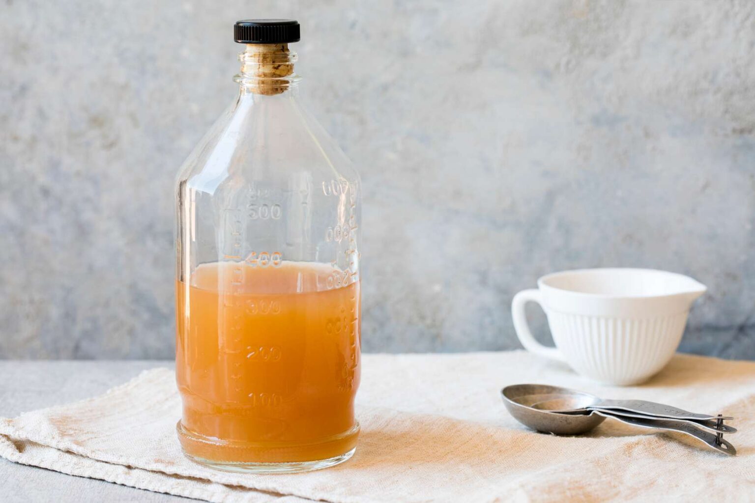 Étude : Boire 1 cuillère à soupe de vinaigre de cidre de pomme chaque jour est lié à la perte de poids chez les jeunes adultes Étude : Boire 1 cuillère à soupe de vinaigre de cidre de pomme chaque jour est lié à la perte de poids chez les jeunes adultes