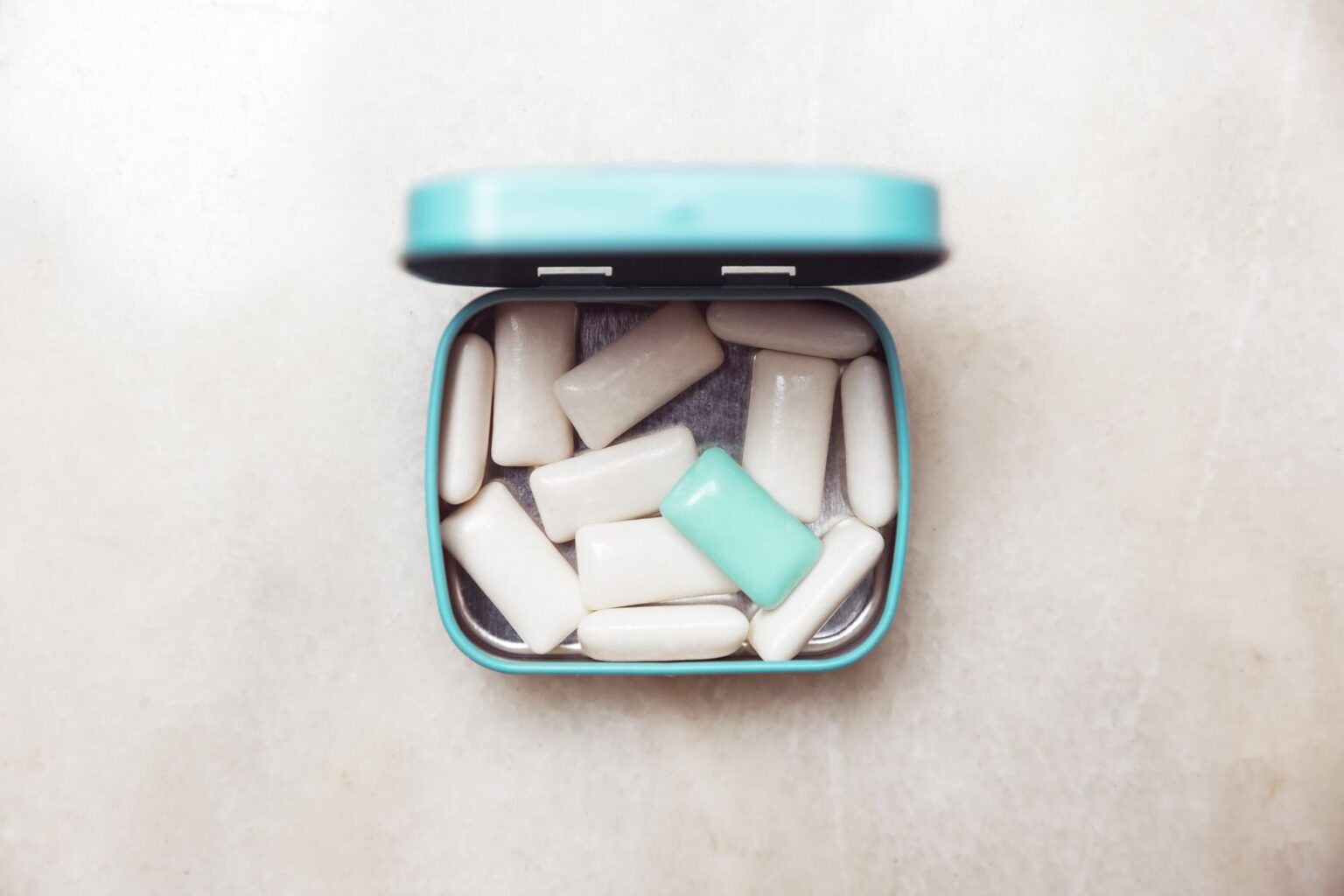 Les TikTokers jurent que mâcher ce chewing-gum peut remodeler votre mâchoire, mais est-ce possible ?