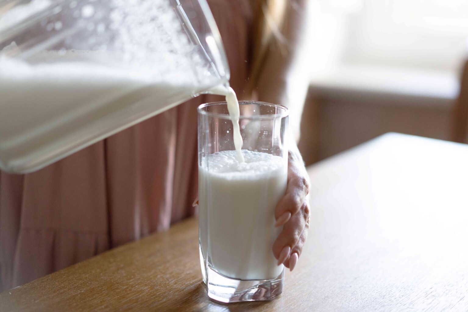 Une étude révèle qu'un verre de lait par jour pourrait contribuer à réduire le risque de cancer colorectal chez les femmes Une étude révèle qu'un verre de lait par jour pourrait contribuer à réduire le risque de cancer colorectal chez les femmes