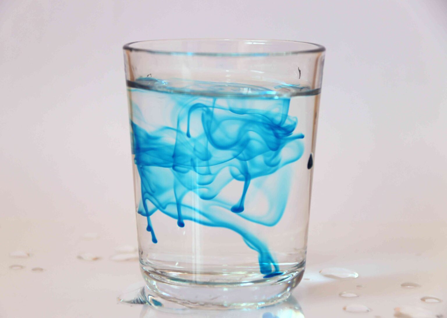 Internet pense que RFK Jr. utilise du bleu de méthylène – que savoir le mystérieux liquide Internet pense que RFK Jr. utilise du bleu de méthylène - que savoir le mystérieux liquide