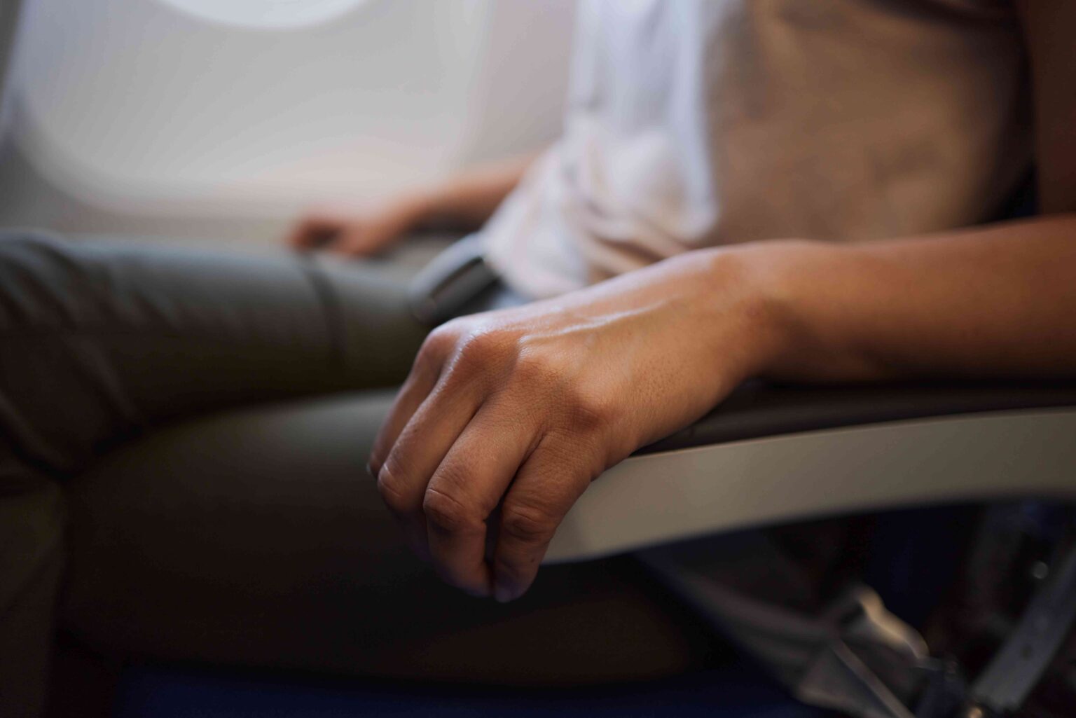 6 façons de gérer l'anxiété de vol, des experts en santé mentale et des pilotes