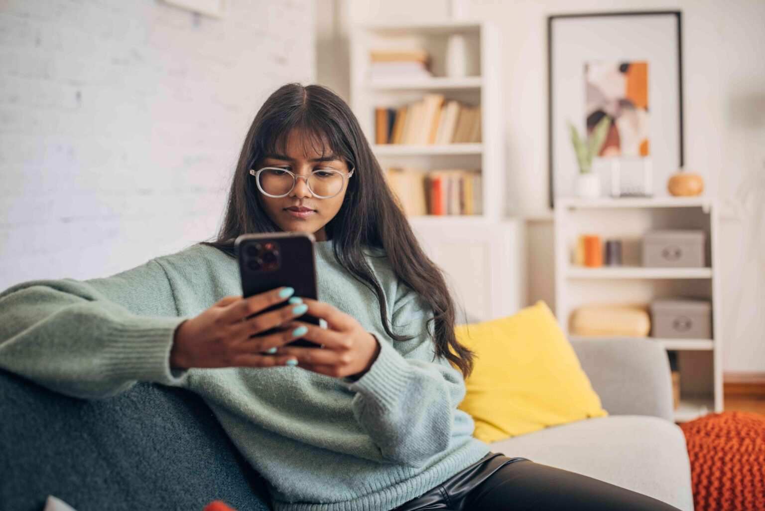 Chaque heure supplémentaire de temps d'écran quotidien augmente le risque de problèmes de vision, l'étude révèle
