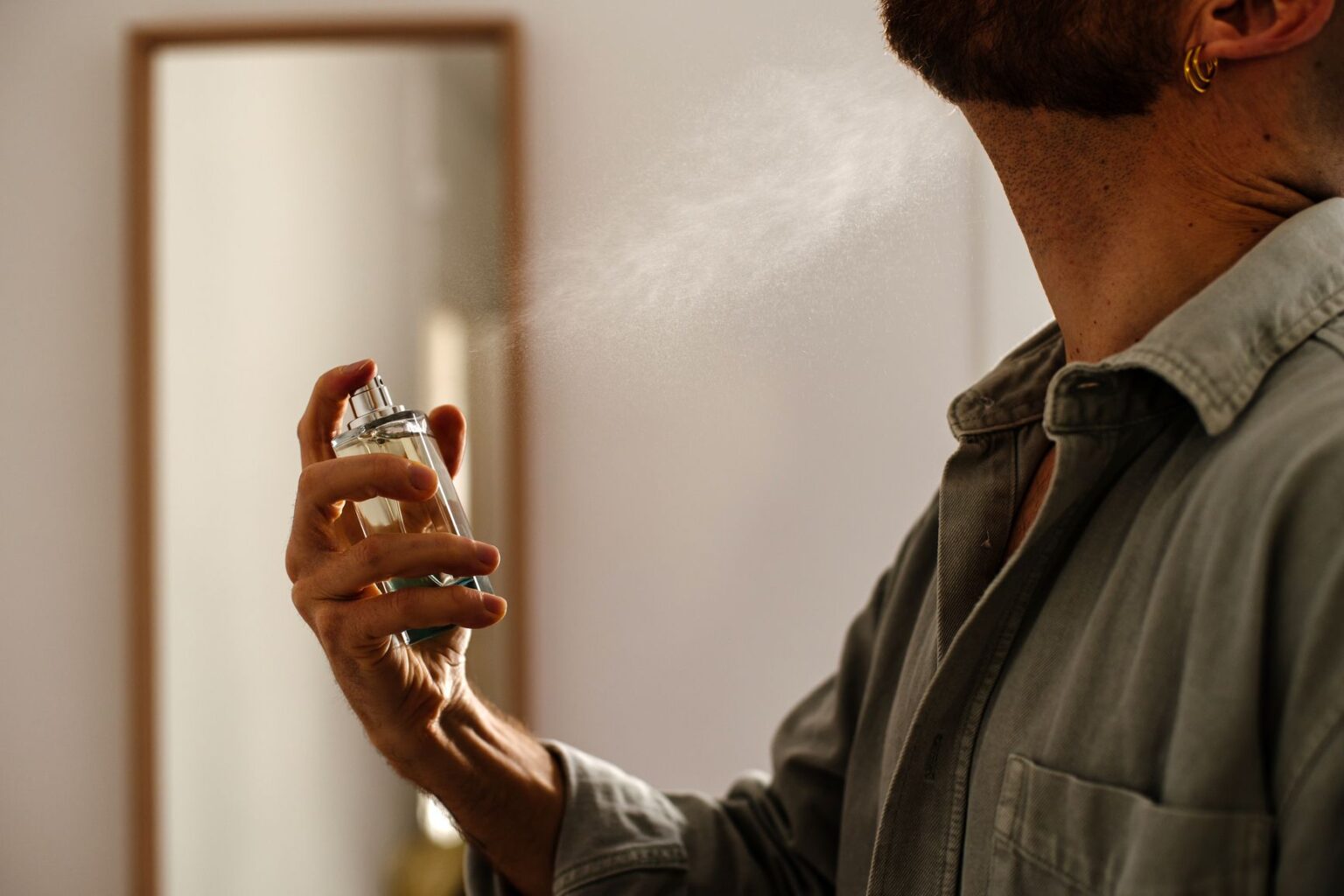 Les produits chimiques risqués se cachent dans les parfums et les Colognes – voici comment réduire votre exposition Les produits chimiques risqués se cachent dans les parfums et les Colognes - voici comment réduire votre exposition