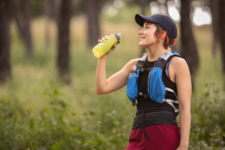Les gilets pondérés aident-ils vraiment à la santé des os et à la perte de poids? Voici ce que dit la science