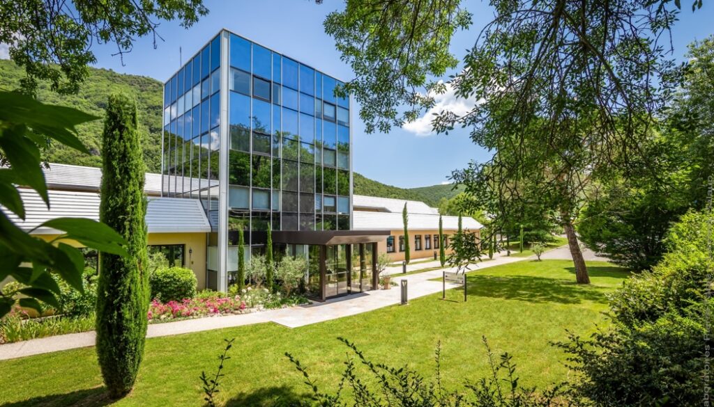 Pierre Fabre envisage de doubler la capacité de production de son usine d'Avène en France