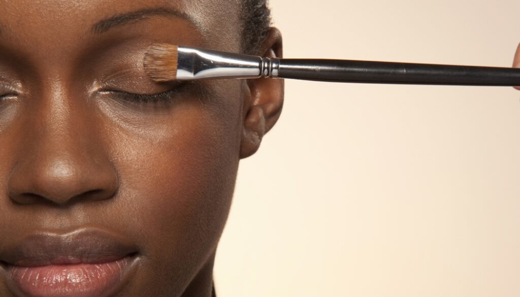 Core Biogenesis étend le concept de longévité basé sur les facteurs de croissance au maquillage des yeux